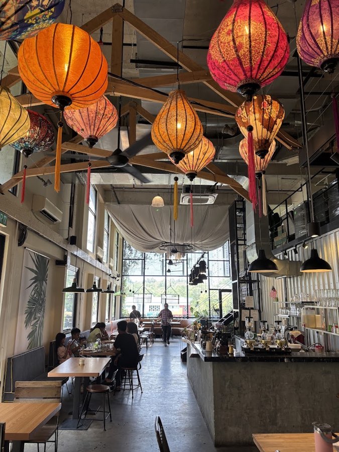 10 Thai, photograph 5 of 5