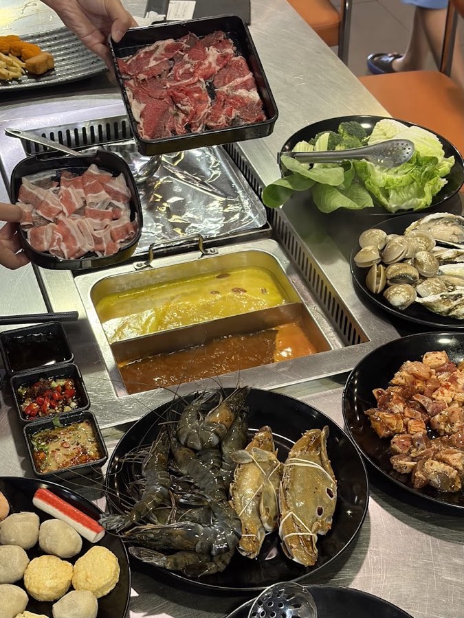 33 BUFFET STEAMBOAT, photograph 4 of 5
