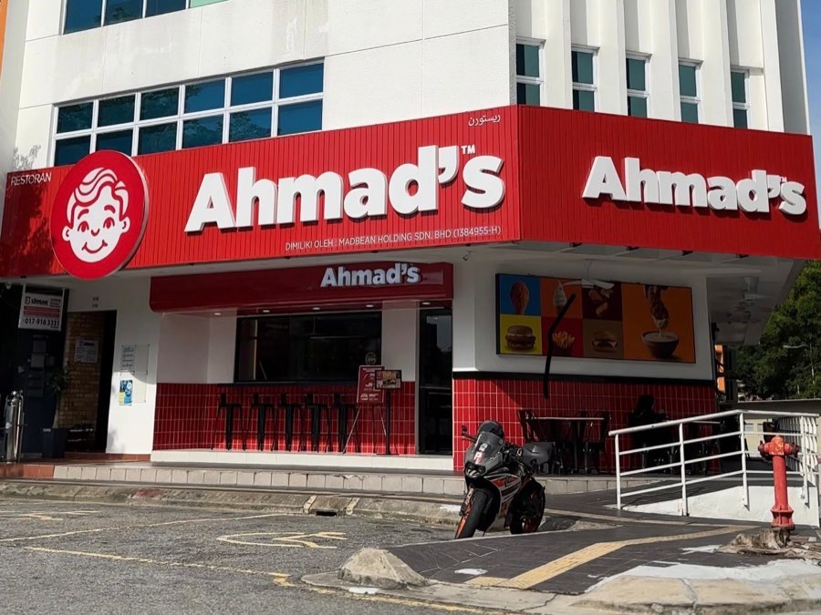 Ahmad's HotChicken Cyberjaya, photograph 1 of 5
