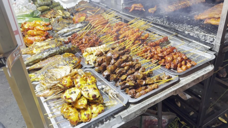 Api Api Night Food Market Gaya Street, photograph 5 of 5