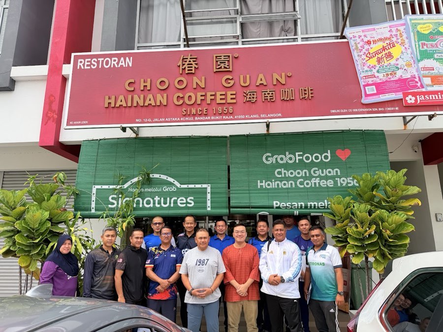 Bukit Raja: Choon Guan Hainan Coffee 1956 偆園海南咖啡1956 (near Setia Alam), photograph 3 of 5