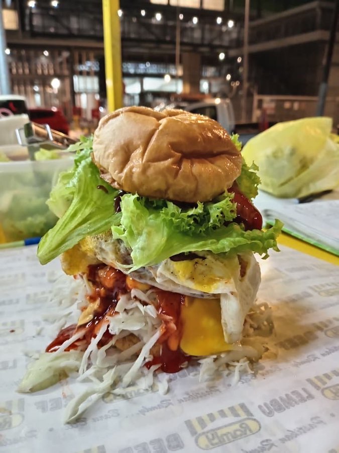 CEK BURGER LRT, photograph 1 of 5