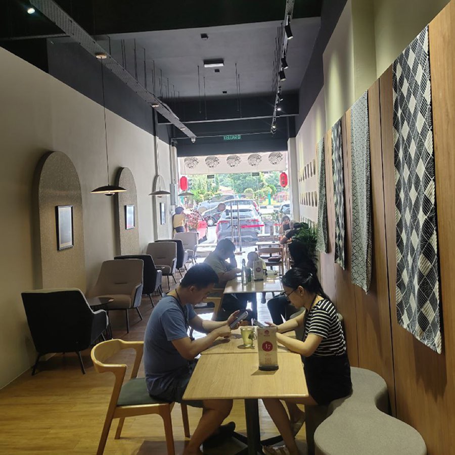 Dinde Japanese Restaurant, photograph 1 of 5