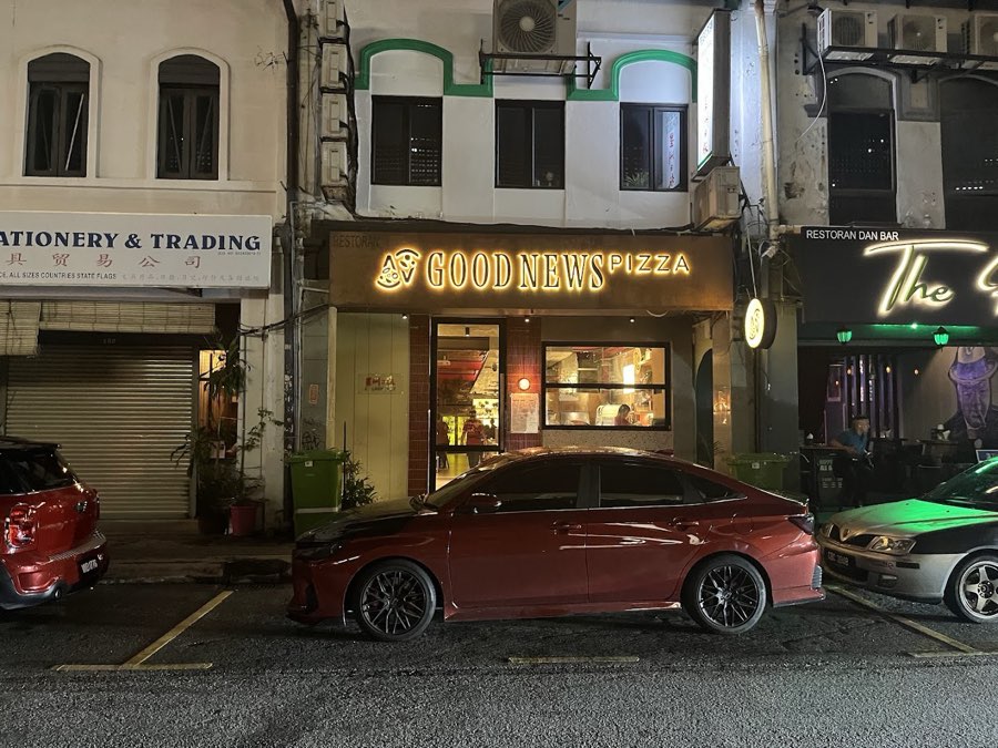 Good News Pizza, photograph 1 of 5