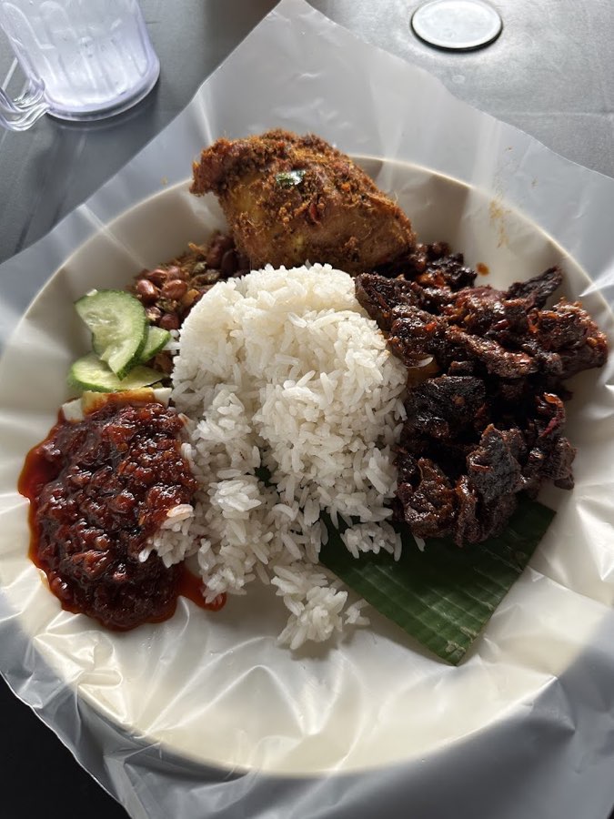 Nasi lemak kakak kawasan food truck, photograph 1 of 5