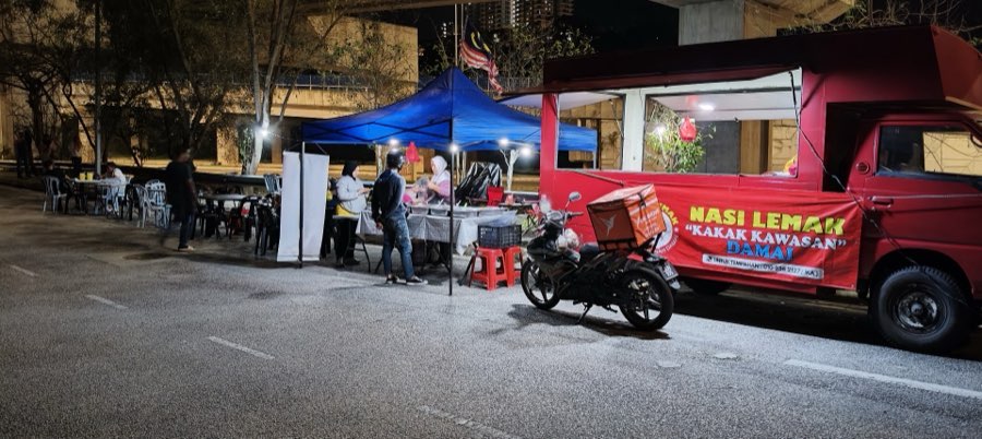 Nasi lemak kakak kawasan food truck, photograph 5 of 5