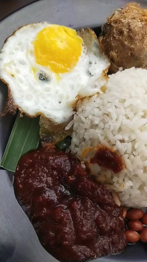 Nasi Lemak Uncle Bob Jalan Alor, Bukit Bintang, photograph 2 of 5