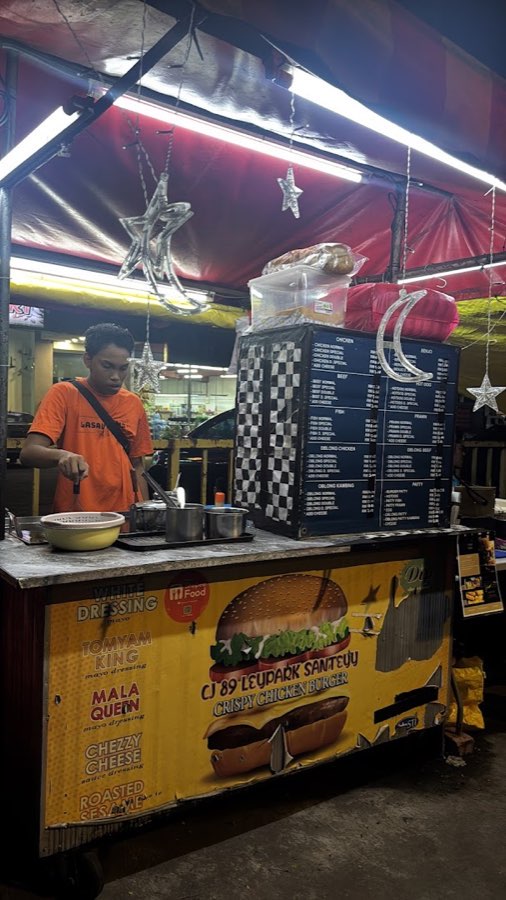 Oscar Burgers Station, photograph 2 of 5