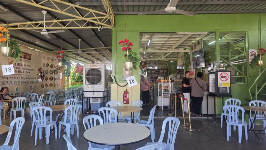 Pandamaran: Choon Guan Hainan Coffee 1956 (Port Klang), photograph 3 of 5