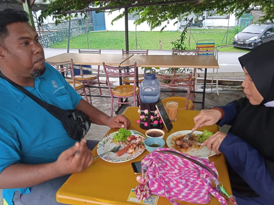 Papa Western @ Family Sup Meletop Taman Desa Baiduri, photograph 1 of 5