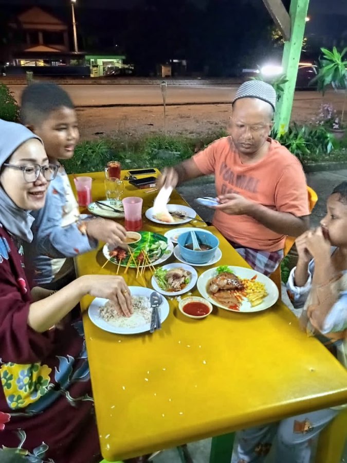 Papa Western @ Family Sup Meletop Taman Desa Baiduri, photograph 4 of 5