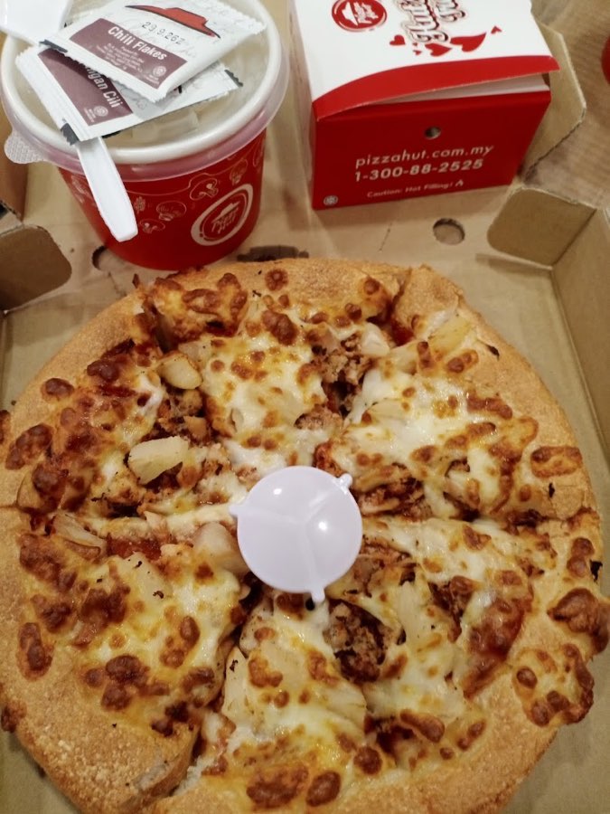 Pizza Hut Delivery Bangsar, photograph 2 of 5