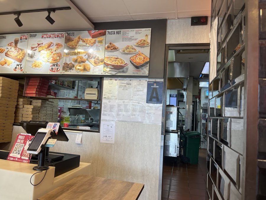 Pizza Hut Delivery Bangsar, photograph 3 of 5