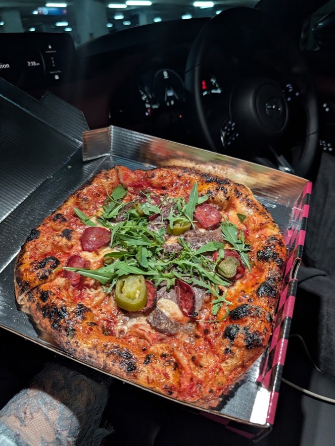 Pizza Mendonia, photograph 4 of 5