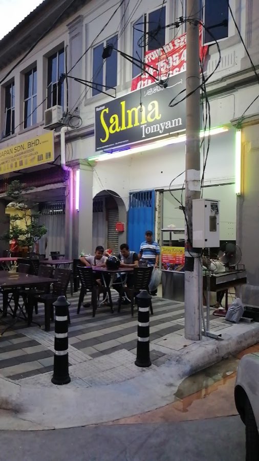 Salma Tomyam, photograph 1 of 5