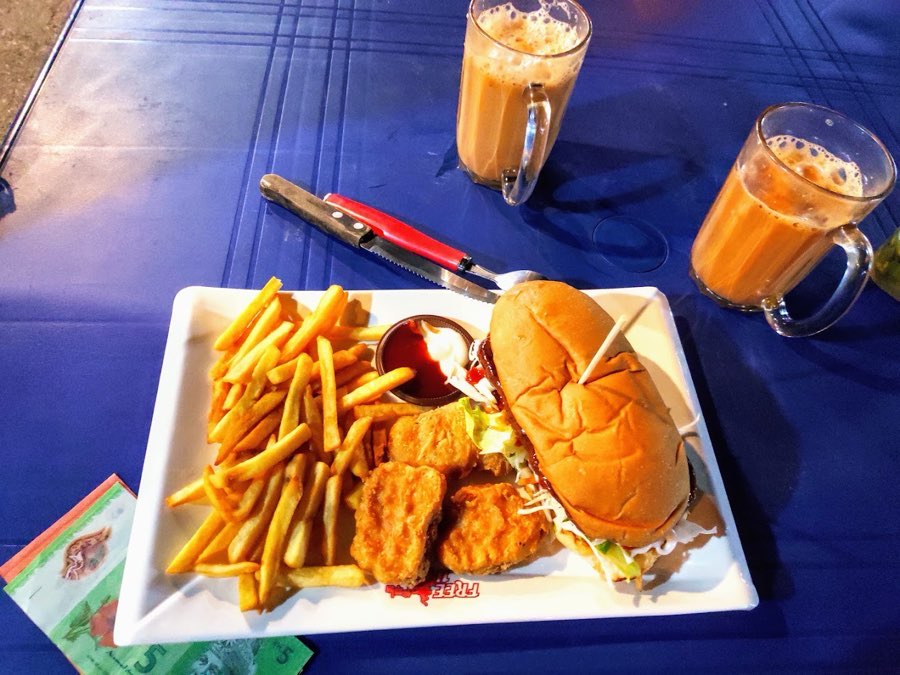 Street Food Lagenda Heights, photograph 1 of 5