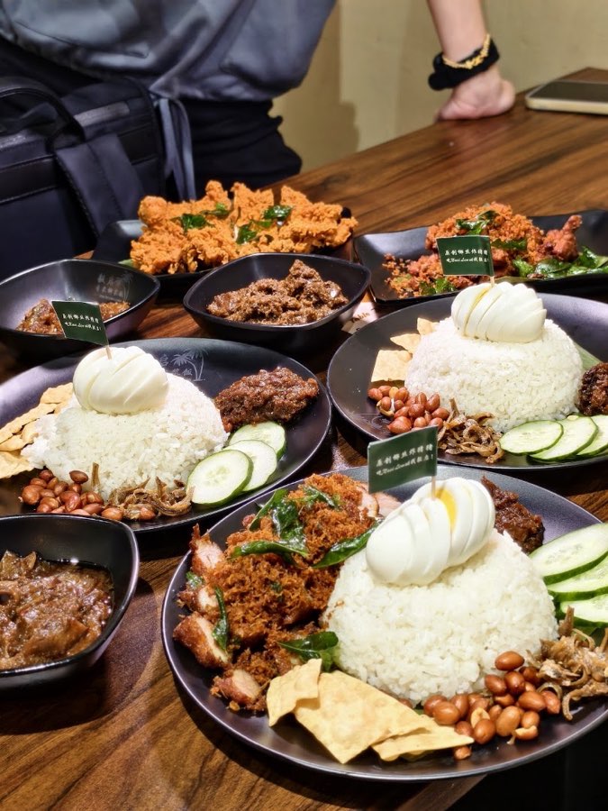 Together Nasi Lemak 毅启香米椰浆饭 @ Ho Wah Shun, Imbi, photograph 4 of 5