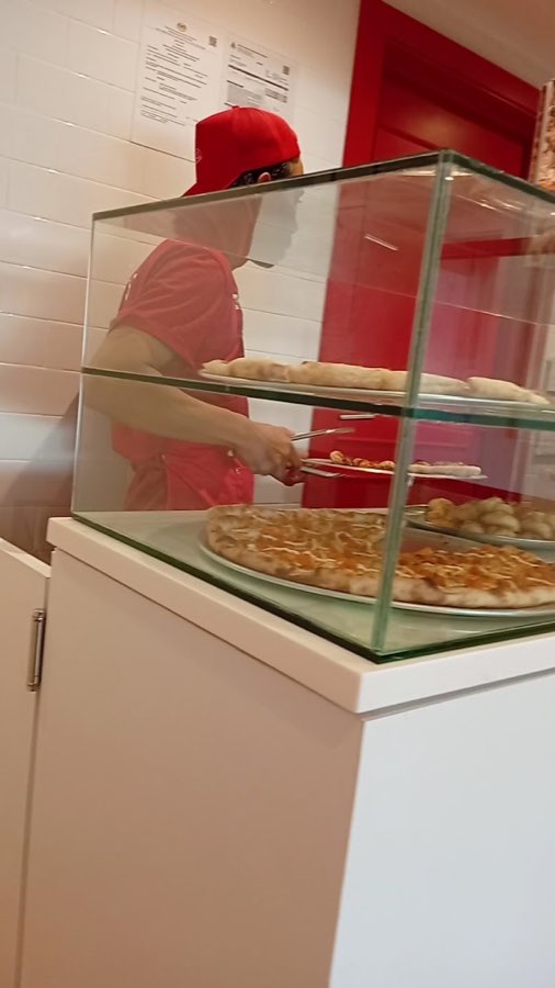 Tony's New York Pizza Bangsar, photograph 2 of 5