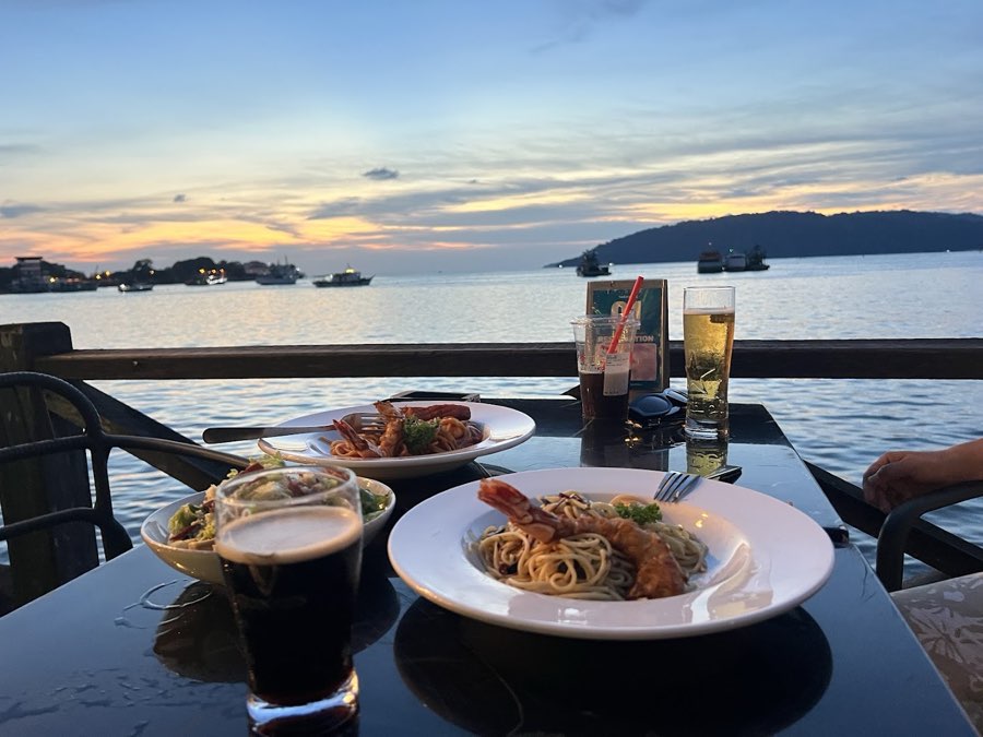 ZING Sunset Bar, photograph 4 of 5