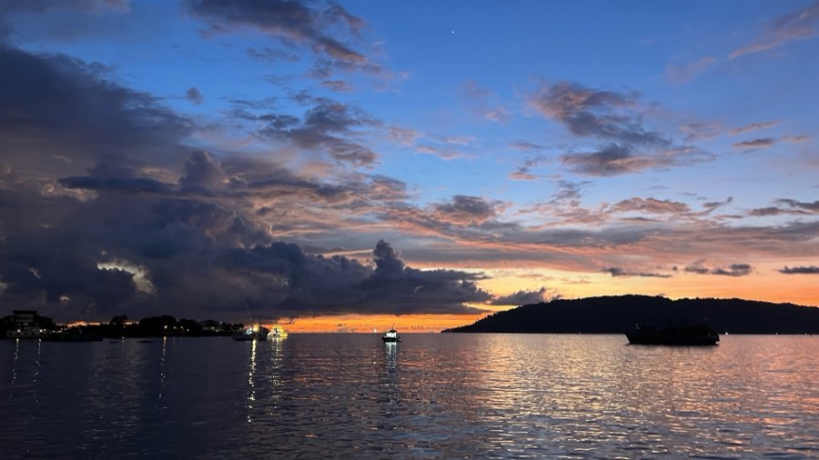 ZING Sunset Bar, photograph 5 of 5