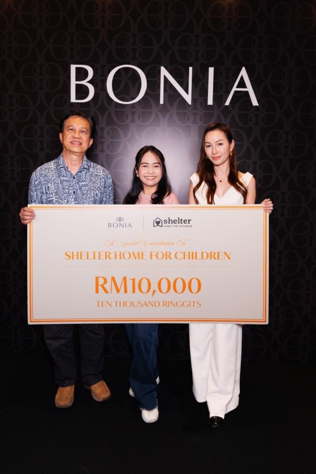 BONIA presents an RM10,000 cheque to Shelter Home for Children