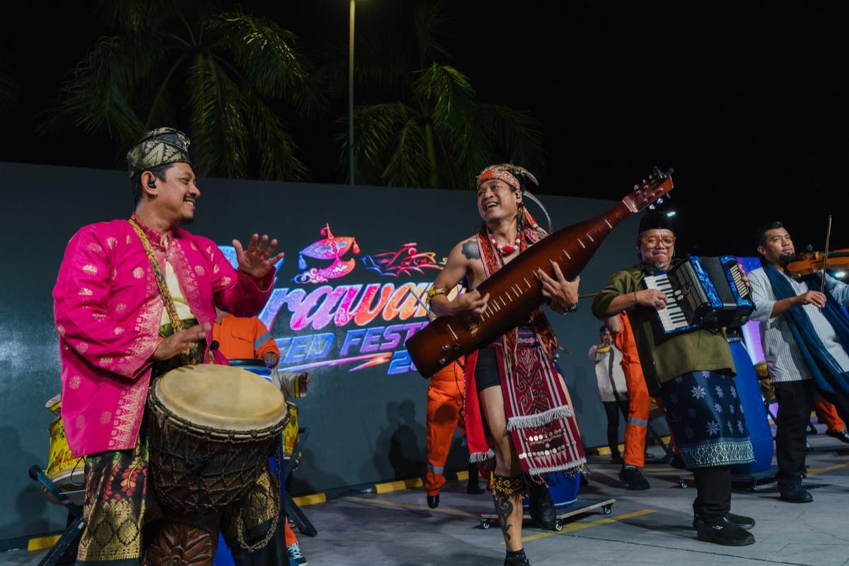 Performers blend traditional drums, a Sarawakian sape and brass instruments at the Citrawarna Speed Festival 2026