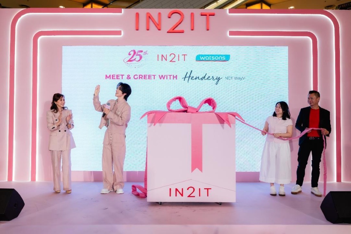 Hendery of NCT WayV and IN2IT guests unboxing a giant birthday gift on stage at Sunway Pyramid