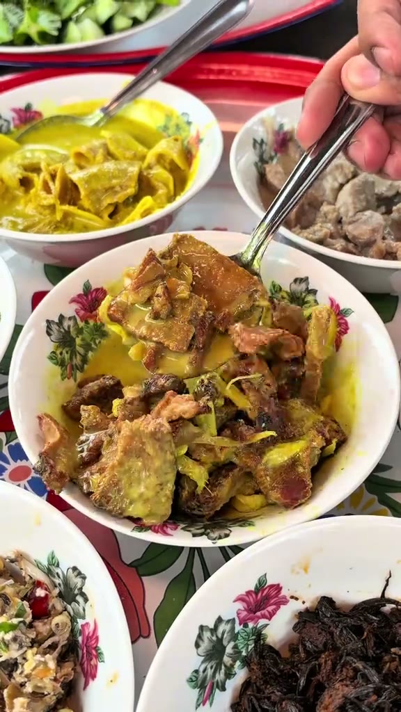 Dak Adams Kampong Lomak Salai