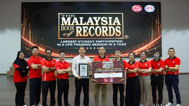 PMG Healthcare Group team with the Malaysia Book of Records certificate for the largest student participation in a CPR training in a year